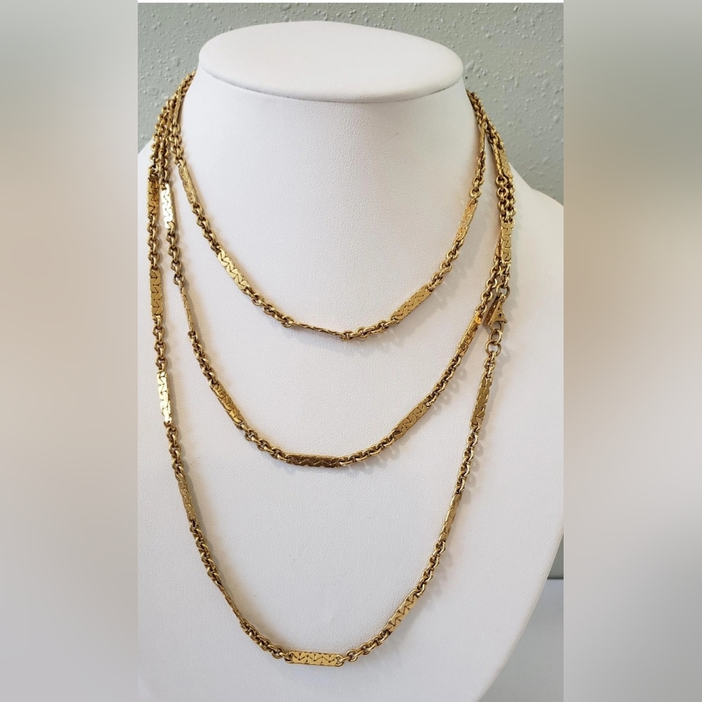 Elegant Gold Layered Necklace